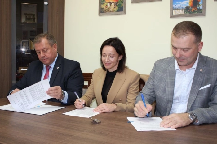 Podpisanie umowy na budowę przedszkola z oddziałami szkolnymi w Olbrachtowie